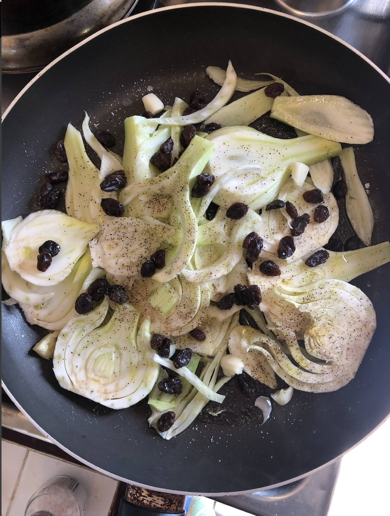 fennel with raisins in saute pan